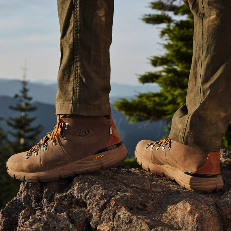 Cargue la imagen en el visor de la galería, Danner Mountain 600 4.5&quot; Chocolate Chip/Golden Oak - Fearless Outfitters
