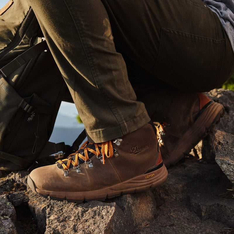 Cargue la imagen en el visor de la galería, Danner Mountain 600 4.5&quot; Chocolate Chip/Golden Oak - Fearless Outfitters
