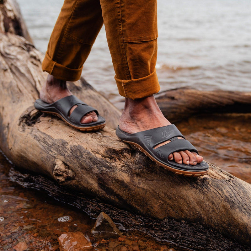 Cargue la imagen en el visor de la galería, Danner Shelter Cove Slide Black - Fearless Outfitters
