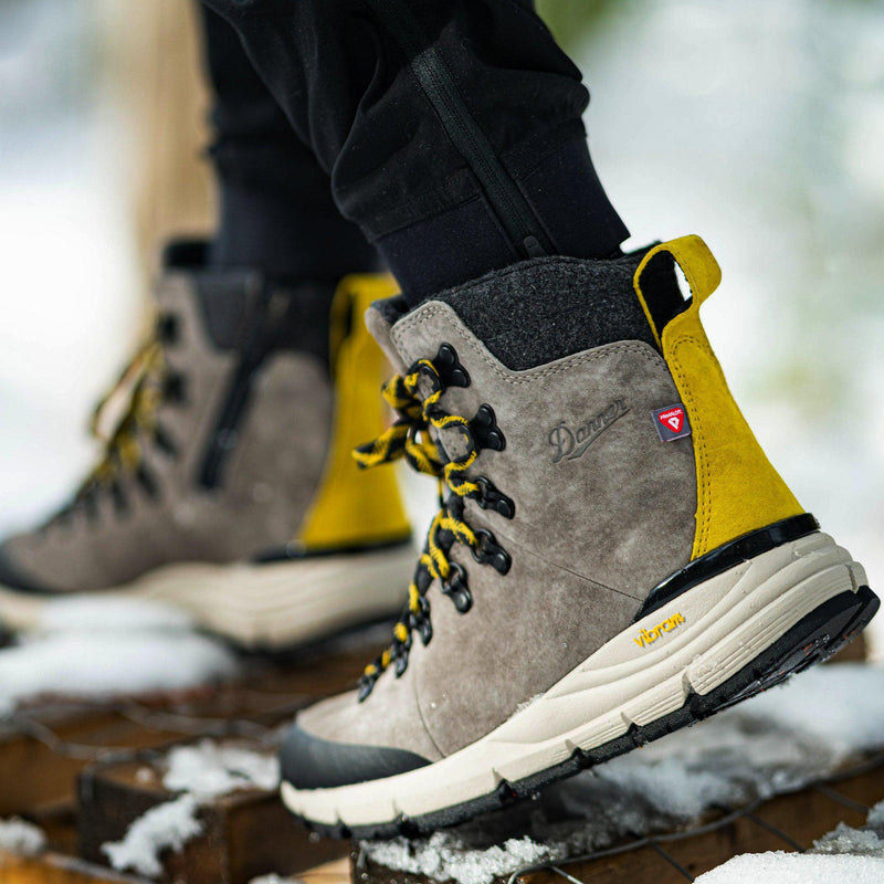 Cargue la imagen en el visor de la galería, Danner Women&#39;s Arctic 600 Side-Zip 7&quot; Driftwood/Yellow 200G - Fearless Outfitters
