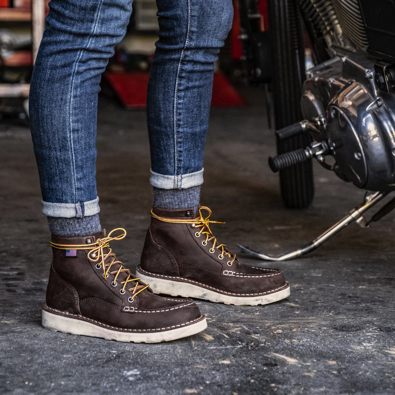 Cargue la imagen en el visor de la galería, Danner Women&#39;s Bull Run Moc Toe 6&quot; Brown - Fearless Outfitters
