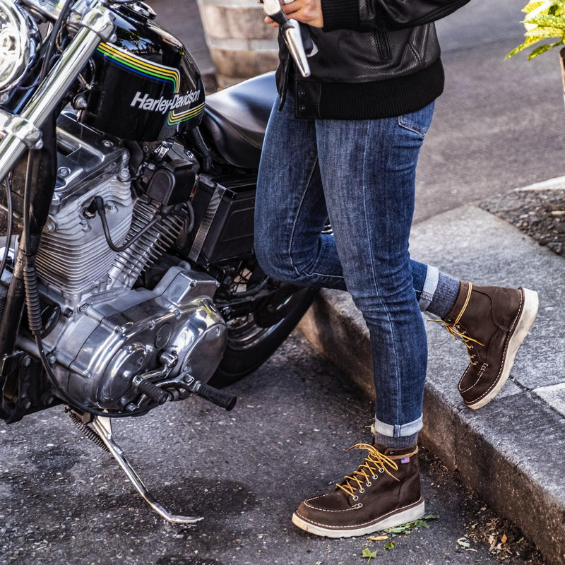 Cargue la imagen en el visor de la galería, Danner Women&#39;s Bull Run Moc Toe 6&quot; Brown - Fearless Outfitters
