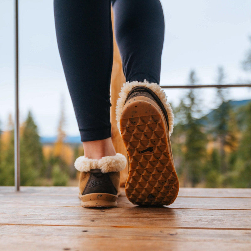 Cargue la imagen en el visor de la galería, Danner Women&#39;s Forest Moc Chestnut - Fearless Outfitters
