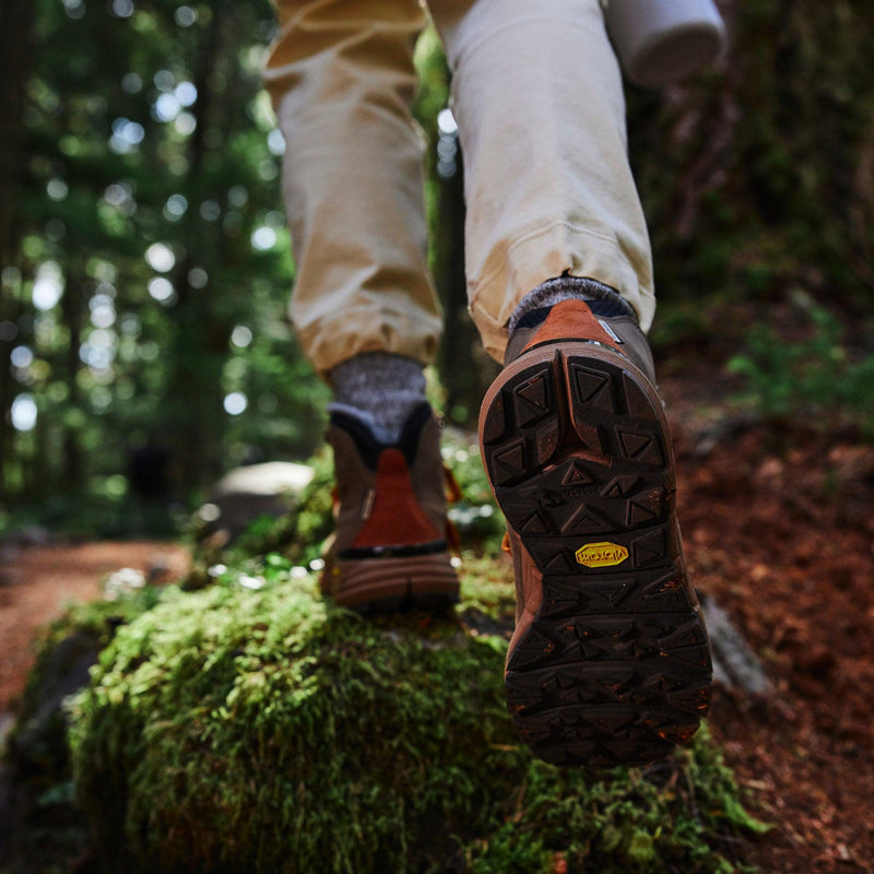 Cargue la imagen en el visor de la galería, Danner Women&#39;s Mountain 600 4.5&quot; Chocolate Chip/Golden Oak - Fearless Outfitters
