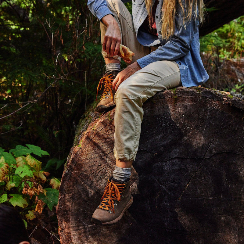 Cargue la imagen en el visor de la galería, Danner Women&#39;s Mountain 600 4.5&quot; Chocolate Chip/Golden Oak - Fearless Outfitters
