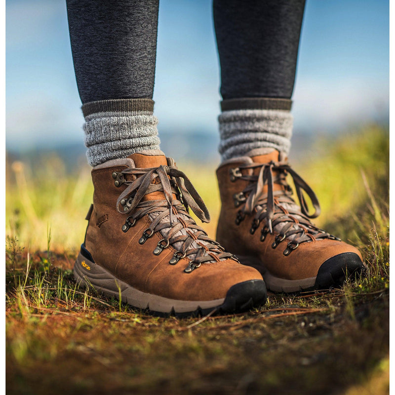 Cargue la imagen en el visor de la galería, Danner Women&#39;s Mountain 600 4.5&quot; Rich Brown - Fearless Outfitters
